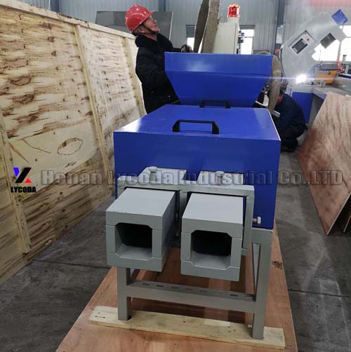 How to pack the wood sawdust block machine